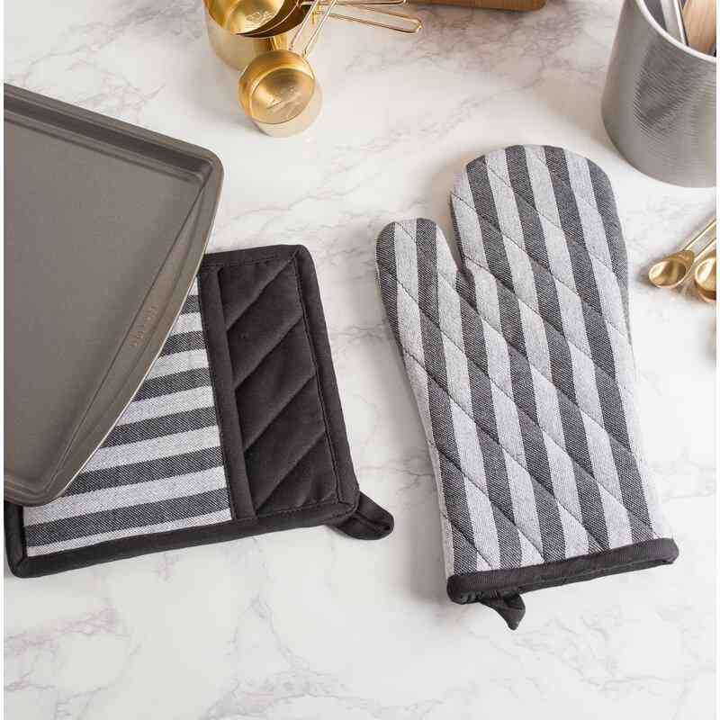 Design Imports Herringbone Oven Mitt